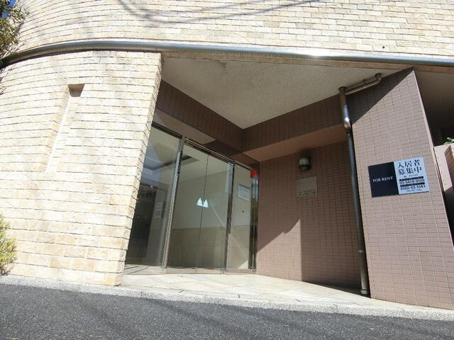 クリオ上野毛ラ・モードのエントランス|ゆとりのあるエントランスです