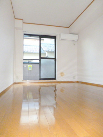 カーサビバーチェの居間・リビング|★明るいフローリングのお部屋です★