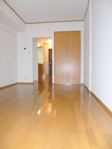 カーサビバーチェの寝室|★キレイなフローリングのお部屋です★