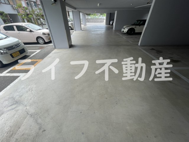 ラフィーネの駐車場