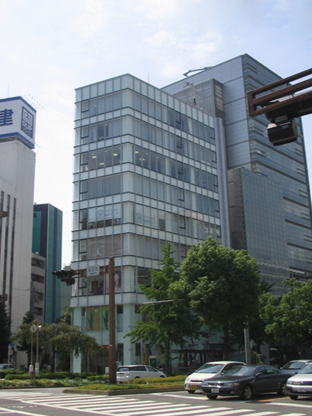 クリスタルＭＡビルの外観