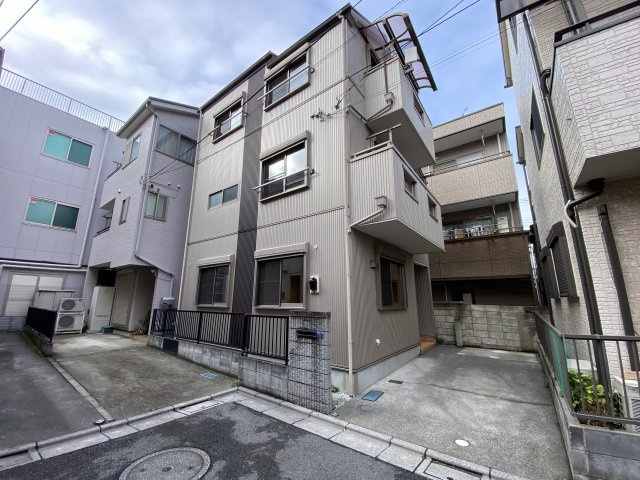 板橋区舟渡2丁目の外観|【新規内装リフォーム戸建て】
JR埼京線「浮間舟渡」駅徒歩8分
南側約4.0ｍ道路に面する日当たり良好な立地です