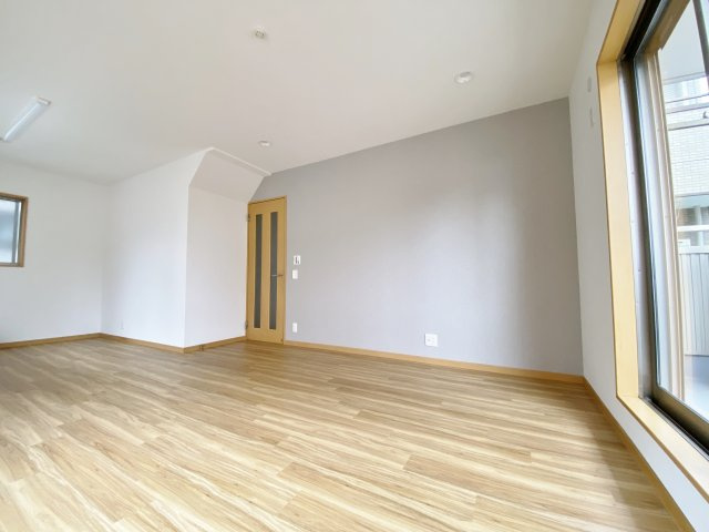 板橋区舟渡2丁目の居間・リビング|2階に配置された約広々LDKは、家族の中心となる快適空間
水回りを2階に集約し、生活動線がスムーズです