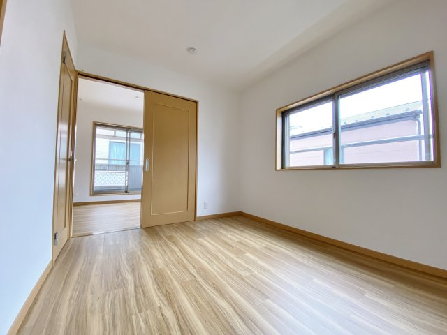 板橋区舟渡2丁目の洋室|3階西側洋室　スライドウォールでフレキシブル設計です