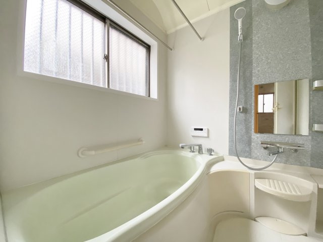 板橋区舟渡2丁目の浴室|一坪タイプの浴室は雨の日のお洗濯や寒い冬場の入浴に便利な浴室換気乾燥機付きです