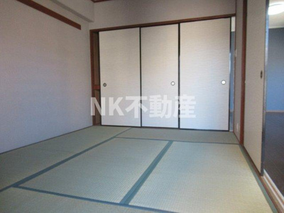 【和室】 | シャトー八戸ノ里（八戸ノ里賃貸） | 畳の上でゆっくりとくつろげる和室です