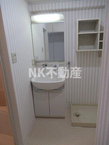 【洗面所】 | シャトー八戸ノ里（八戸ノ里賃貸） | 忙しい朝には欠かせない洗面所です