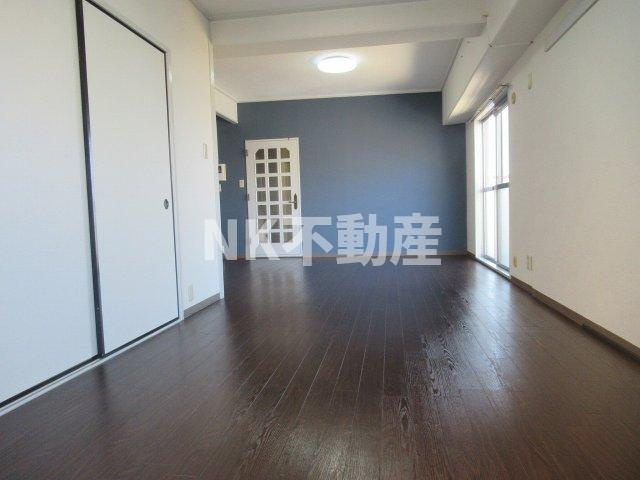 【居間・リビング】 | シャトー八戸ノ里（八戸ノ里賃貸） | こちらの居間で趣味の時間をお楽しみください