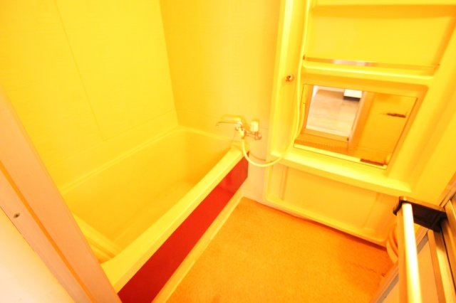 俊徳道駅前ビルの浴室