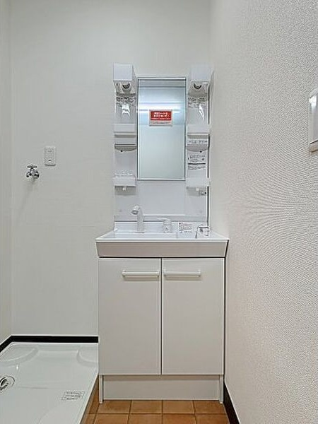 サンハウスマスダの独立洗面台|独立洗面台、小物を置くことができて便利です