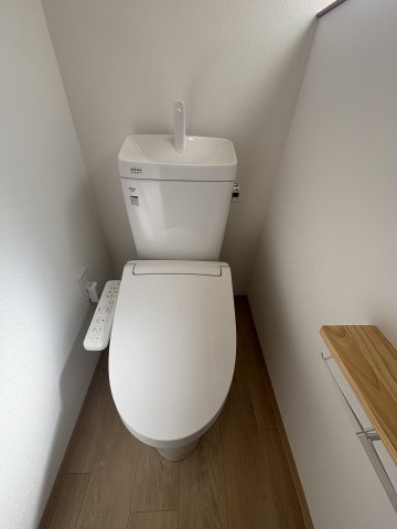 山吹中古戸建のトイレ|落ち着いたトイレです