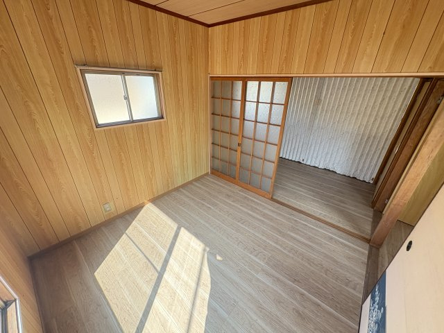 山吹中古戸建の洋室|落ち着いた色調の洋室です