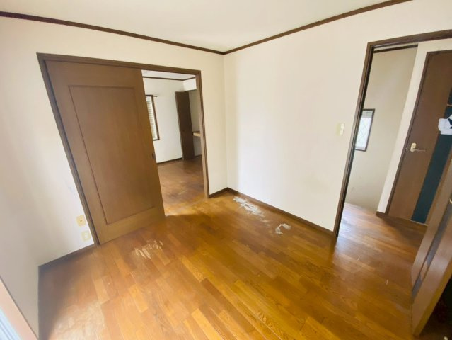 七栄　中古戸建の洋室