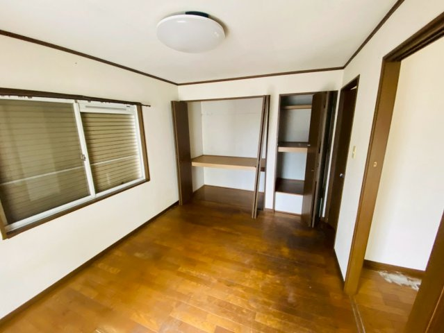 七栄　中古戸建の洋室