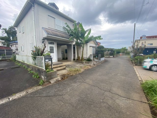 七栄　中古戸建の前面道路含む現地写真