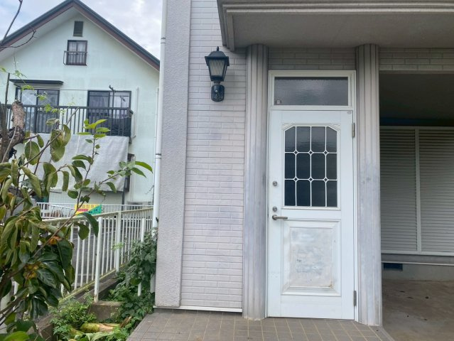 七栄　中古戸建の玄関