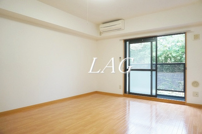 【居間・リビング】 | プリムローズ | 洋室のお部屋です。