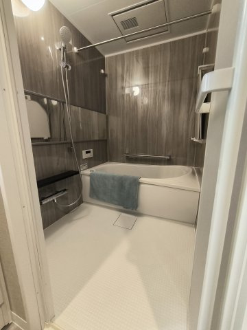 エフローレ新三郷　216の浴室|浴室換気乾燥機は湿度が高いお風呂でも換気と乾燥が出来るのでカビの抑制に効果的です