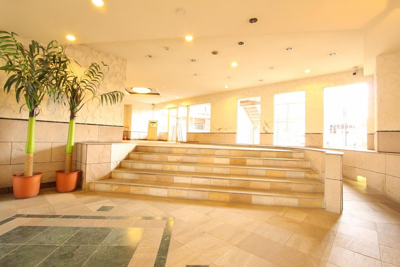 エフローレ新三郷　216のエントランス|落ち着いたエントランスです