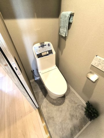 エフローレ新三郷　216のトイレ|落ち着いたトイレです