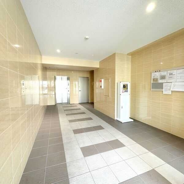 ブルームライフ八田駅前のエントランス