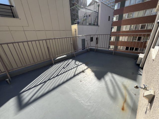 大阪市西区新町１丁目の店舗一部のバルコニー