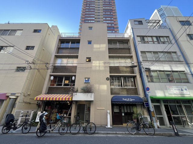 大阪市西区新町１丁目の店舗一部の外観