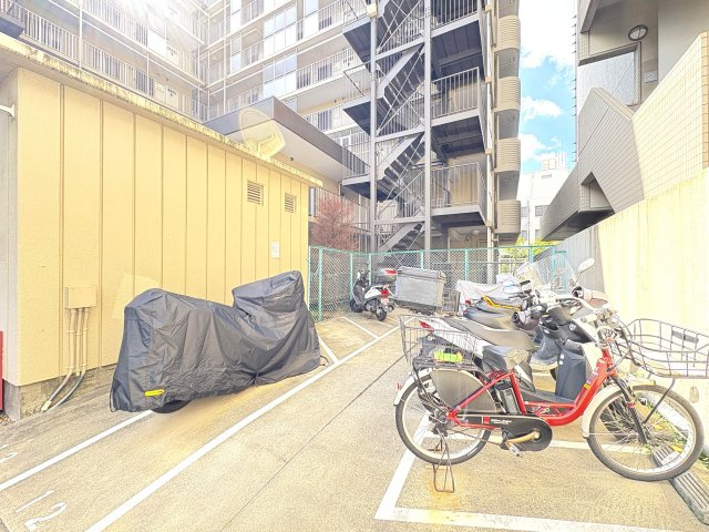 洋伸竹ノ塚マンションの駐輪場