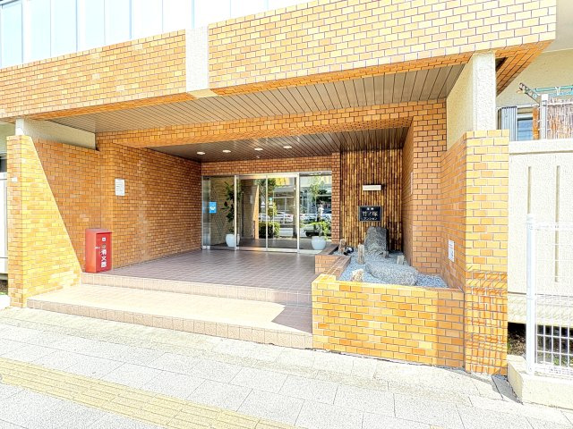 洋伸竹ノ塚マンションのエントランス