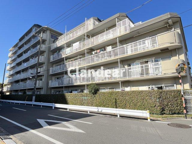 洋伸竹ノ塚マンションのエントランス