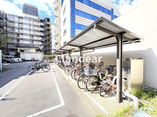 洋伸竹ノ塚マンションの駐輪場|ドキドキの新生活も、安心してスタート。ぴったりの住まいを見つけませんか？クランディアが一緒に住まい選びをサポートします‼　まずは、お気軽にお問合せください　＃クランディア
