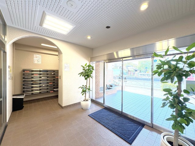 洋伸竹ノ塚マンションのロビー