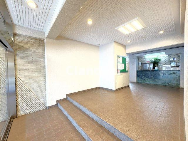 洋伸竹ノ塚マンションのロビー