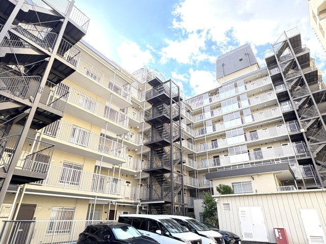 洋伸竹ノ塚マンションの外観