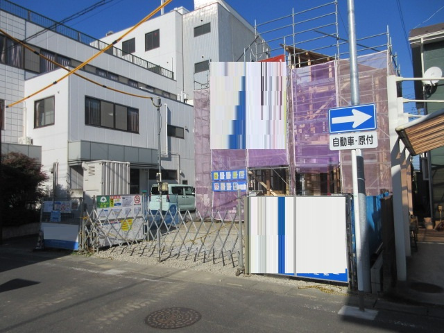 【仲介手数料無料】新築戸建　熊谷市伊勢町70-1（全1棟）の前面道路含む現地写真