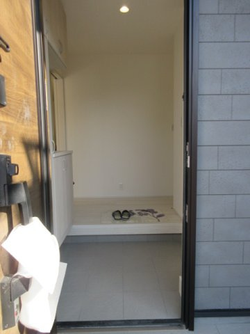 【仲介手数料無料】新築戸建　熊谷市伊勢町70-1（全1棟）の玄関