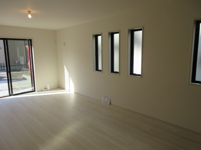 【仲介手数料無料】新築戸建　熊谷市伊勢町70-1（全1棟）の居間・リビング