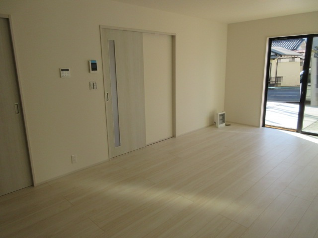 【仲介手数料無料】新築戸建　熊谷市伊勢町70-1（全1棟）の居間・リビング