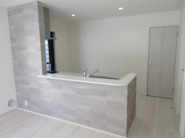 【仲介手数料無料】新築戸建　熊谷市伊勢町70-1（全1棟）のキッチン