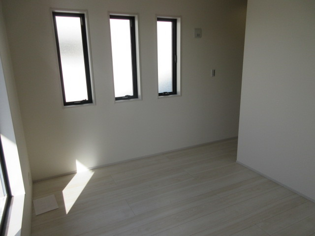 【仲介手数料無料】新築戸建　熊谷市伊勢町70-1（全1棟）の洋室