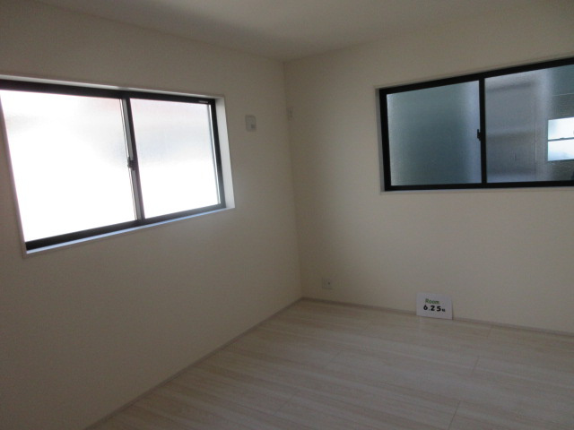 【仲介手数料無料】新築戸建　熊谷市伊勢町70-1（全1棟）の洋室