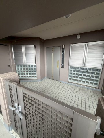 堺市南区新檜尾台　ディーレスティア堺・光明池の玄関