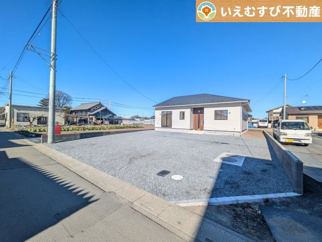 Cradle garden　上里町大御堂第4の駐車場|並列3台駐車可能なゆとりのカースペース
複数台車をお持ちでも、お友達が遊びに来てもゆとりの駐車スペース！