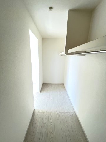 【収納】 | 福岡市西区太郎丸2丁目2期　1号棟（全5区画）【仲介手数料無料・0円】 | 現地写真。ウォークインクローゼットです。