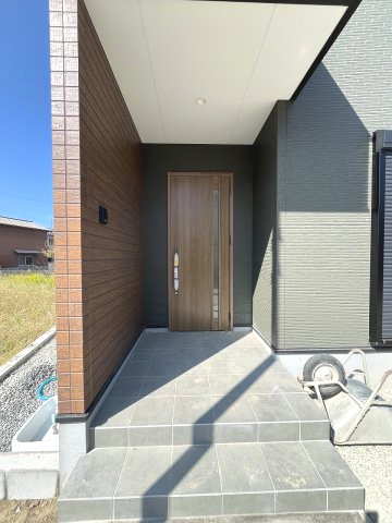 【玄関】 | 福岡市西区太郎丸2丁目2期　1号棟（全5区画）【仲介手数料無料・0円】 | 現地写真。