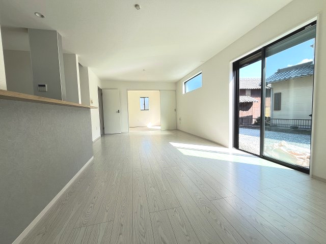 【居間・リビング】 | 福岡市西区太郎丸2丁目2期　1号棟（全5区画）【仲介手数料無料・0円】 | 現地写真。