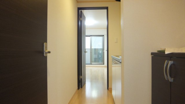 アーク船橋（海神）の居間・リビング|フローリング綺麗です。