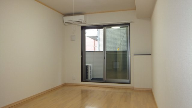 アーク船橋（海神）の居間・リビング|洋室広いですエアコン完備です。