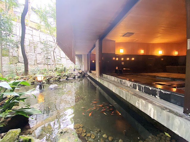 別邸桜乃庄のその他共用部分|大浴場から見える池