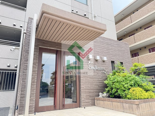 エムフレーバーのエントランス